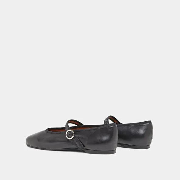 Ballet flats with straps and adjustable buckles in black leather